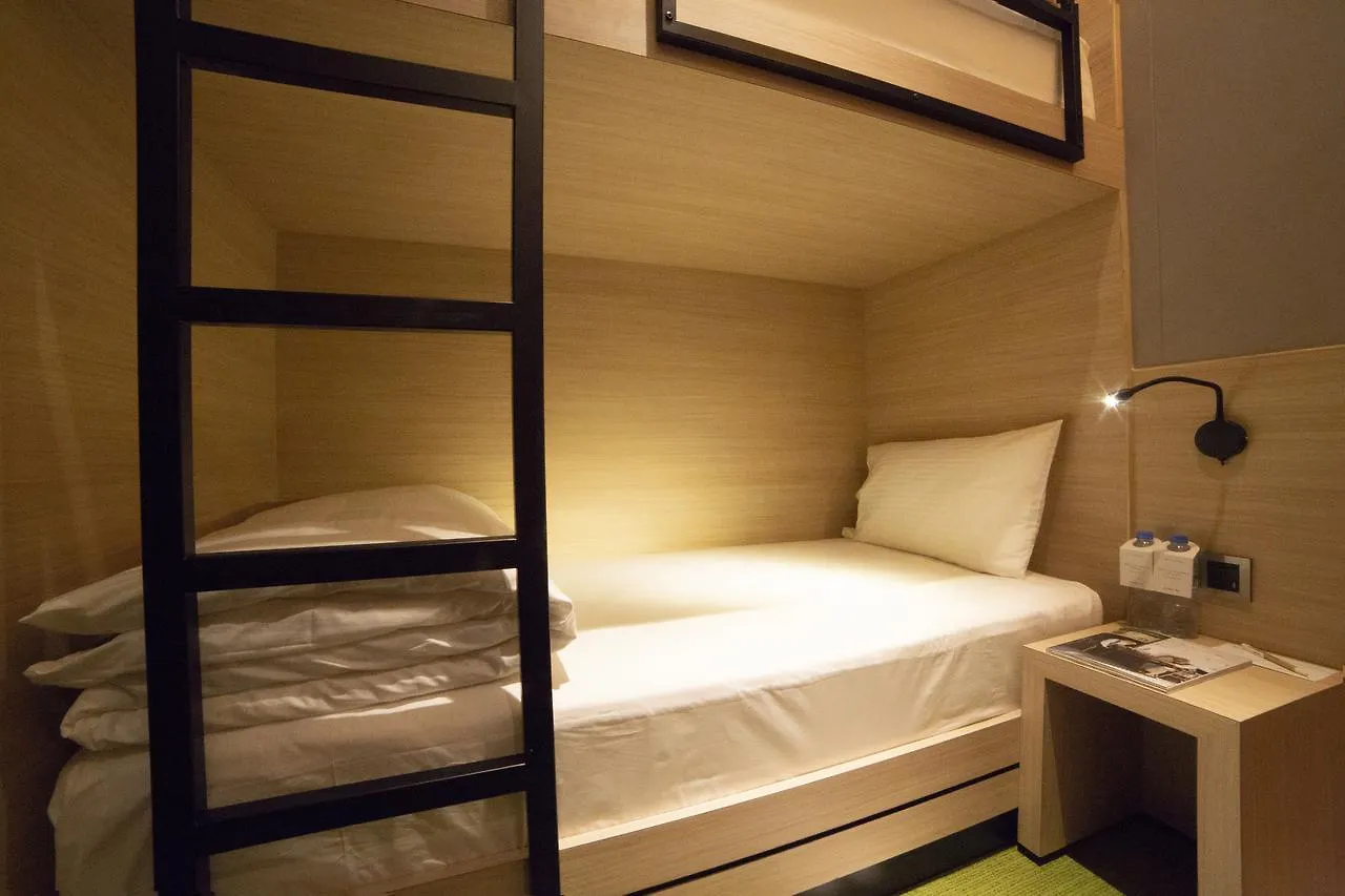 Capsule hotel Aerotel Abu Dhabi Terminal 3 Arrival Transit